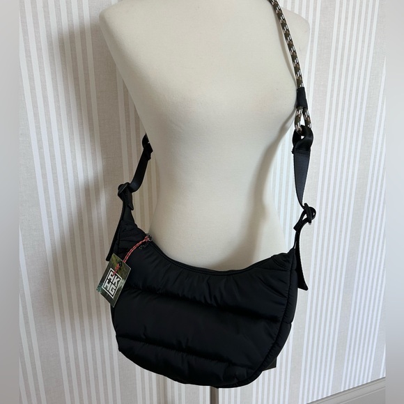 Duluth Trading Black Puffin Quilted Crossbody Bag NWT - Picture 6 of 9